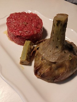 Tartare di bue e carciofi alla romana