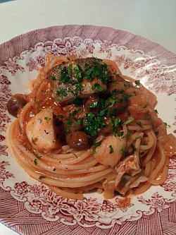 Spaghetti con baccalà alla livornese