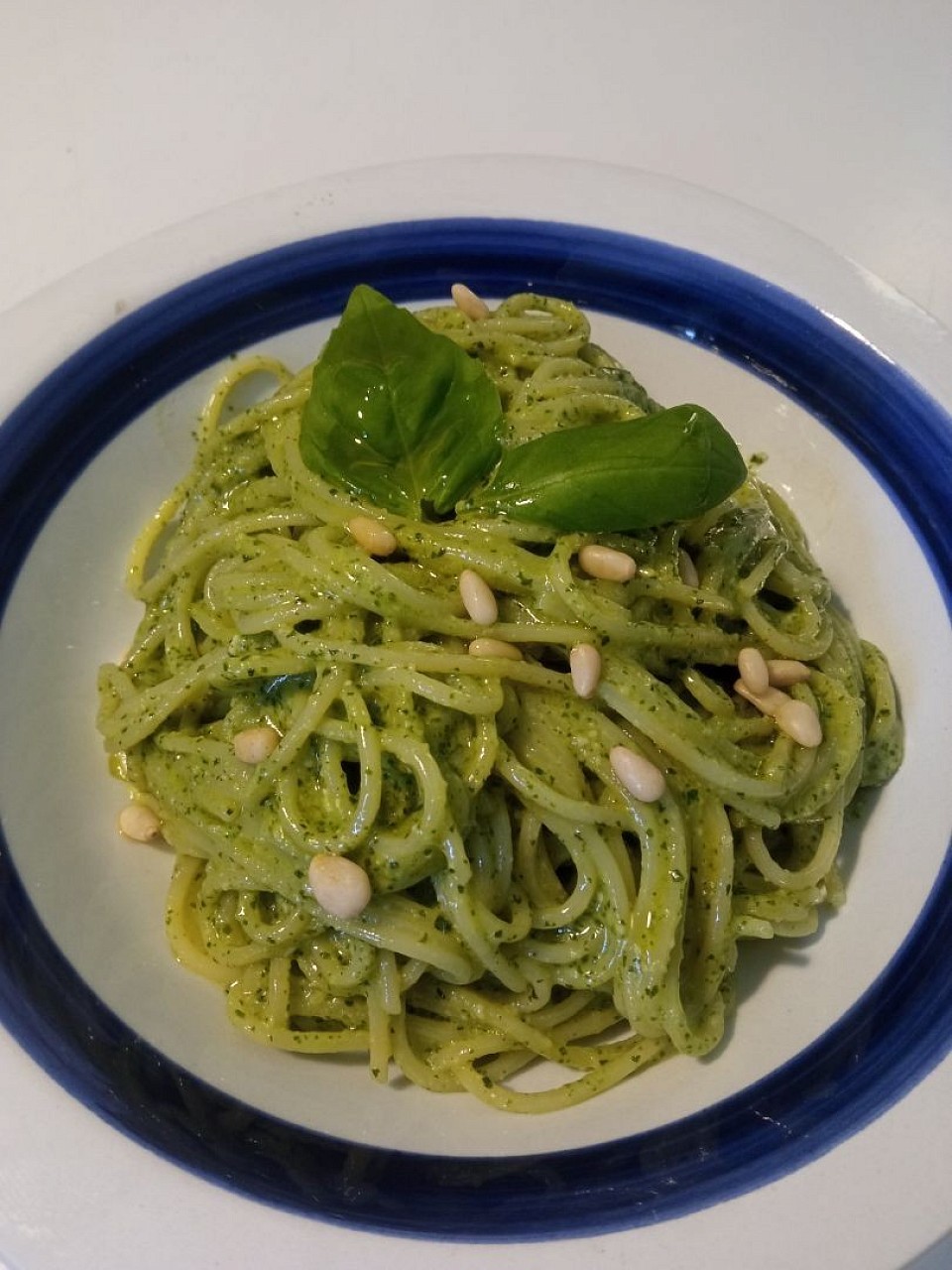 Spaghetti di Gragnano al pesto di basilico fresco