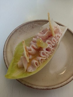 Amuse bouche: mousse di porchetta, indivia e lime